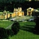 Mansi�n inglesa rodeada de jardines