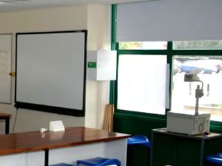 Ventana y Pizarra de un aula vac�a