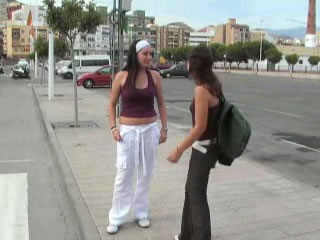 Chica de pi� en calle